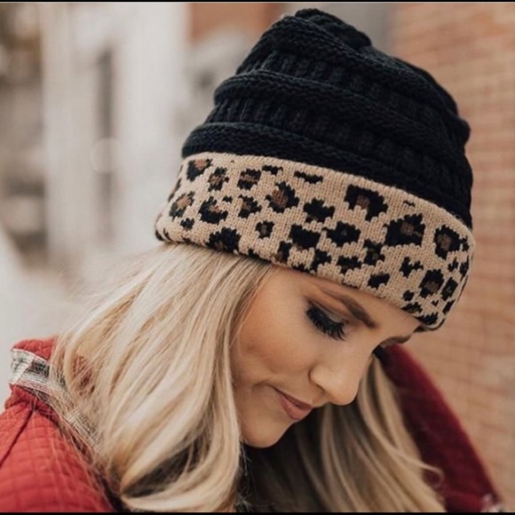NWT Women’s Cuffed C.C. Beanie in Black Leopard - Picture 3 of 6
